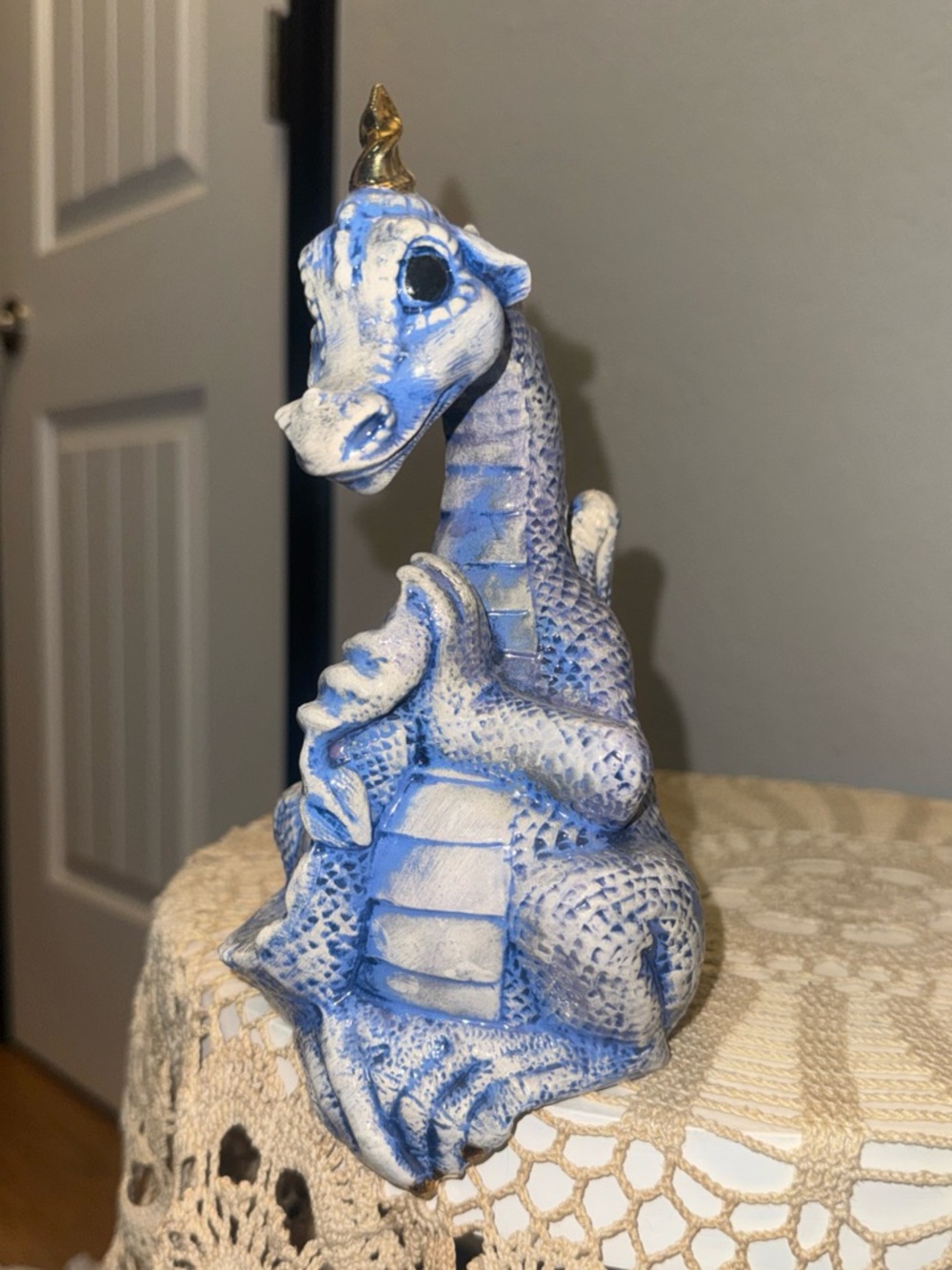 VINTAGE WHIMSICAL GLAZED CERAMIC BLUE & WHITE SITTING DRAGON